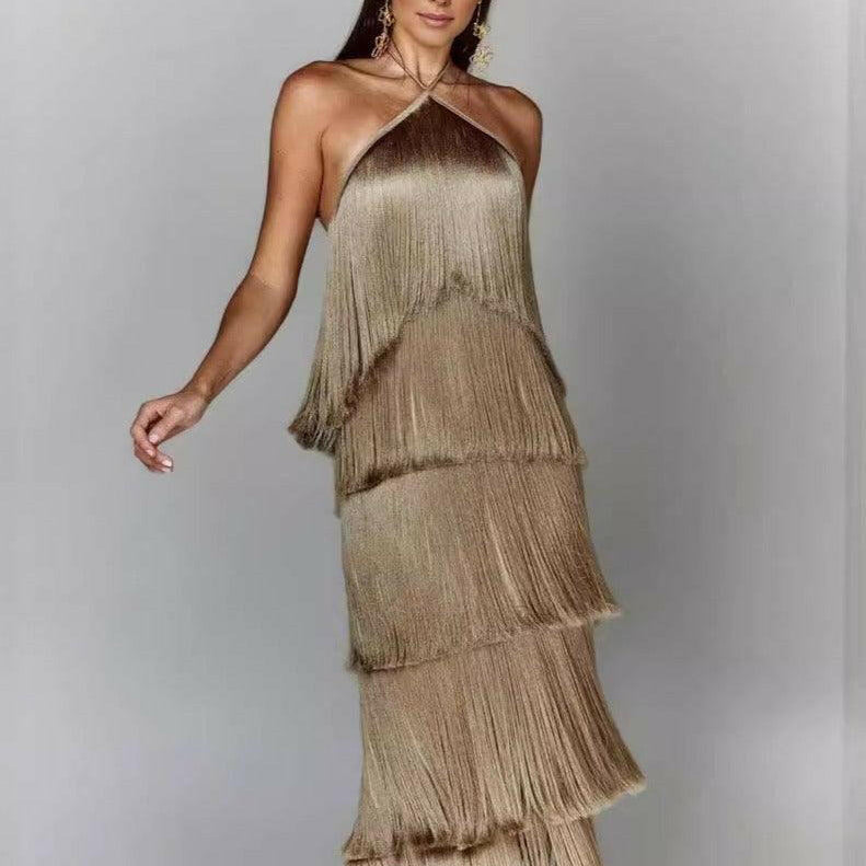 SANDRA™ – KJOLE MED KVASTER OG AFSLAPPET ELEGANCE