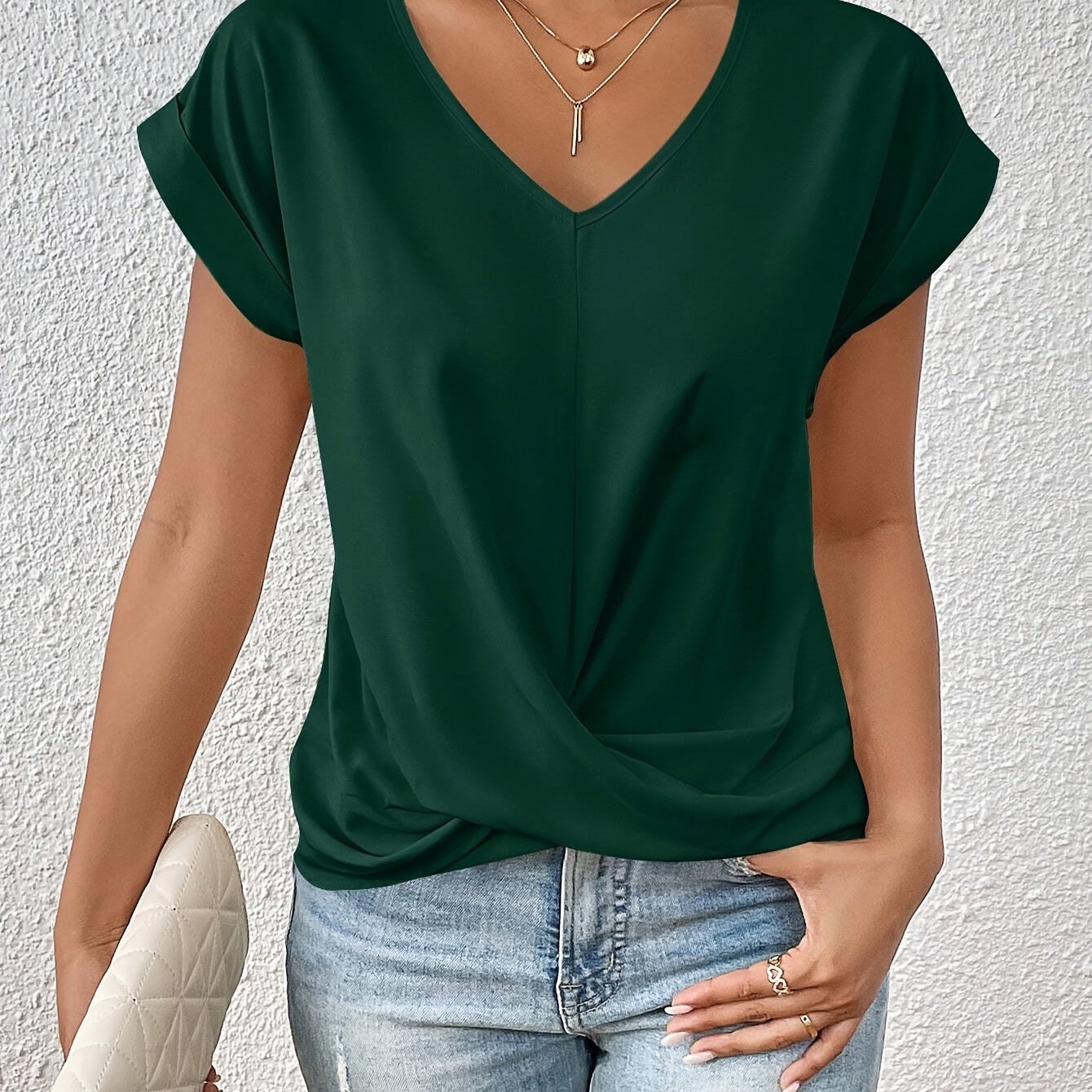 CLEO™ – CHIK OG AFSLAPPET T-SHIRT