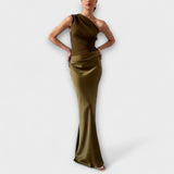 RIOLA™ – ELEGANT ONE-SHOULDER MAXIKJOLE MED PLISSERET FALD OG DRAMATISK FINESSE