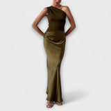 RIOLA™ – ELEGANT ONE-SHOULDER MAXIKJOLE MED PLISSERET FALD OG DRAMATISK FINESSE