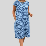 NELIA™ – SOMMERKJOLE MED RUND HALS OG SMUKT PRINT