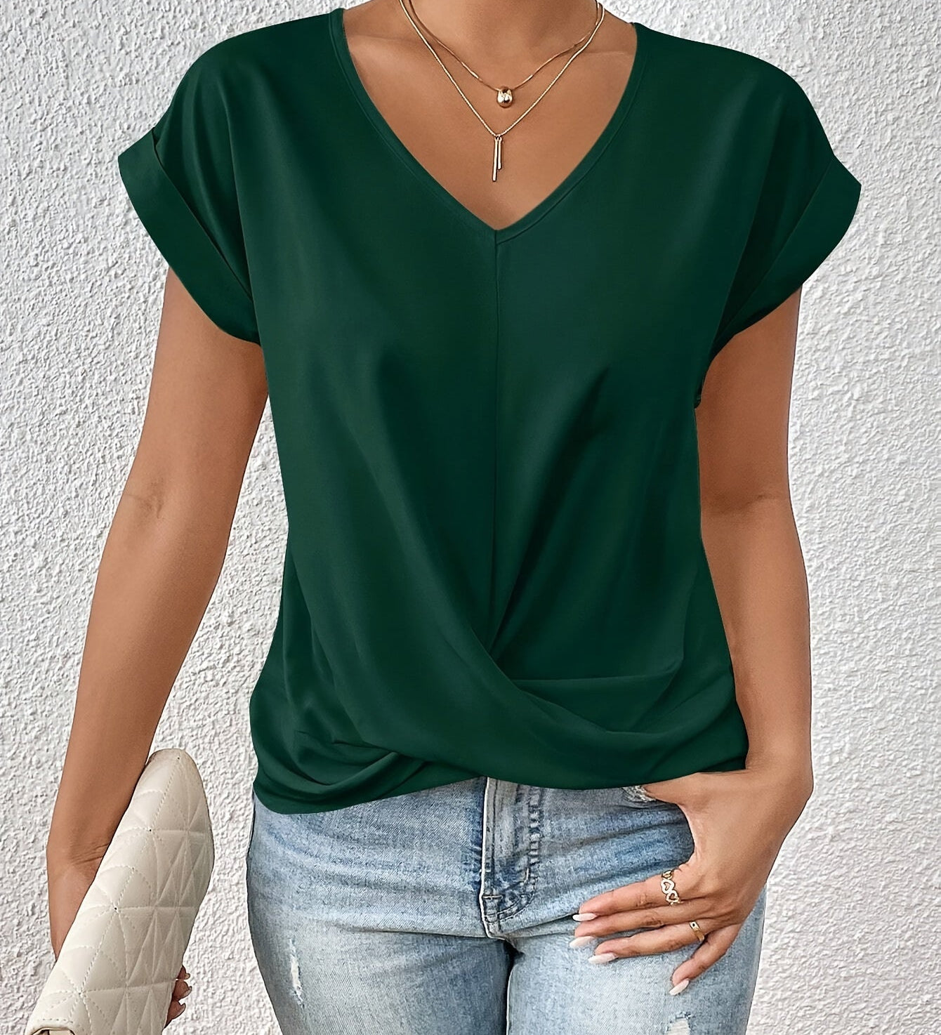 CLEO™ – CHIK OG AFSLAPPET T-SHIRT
