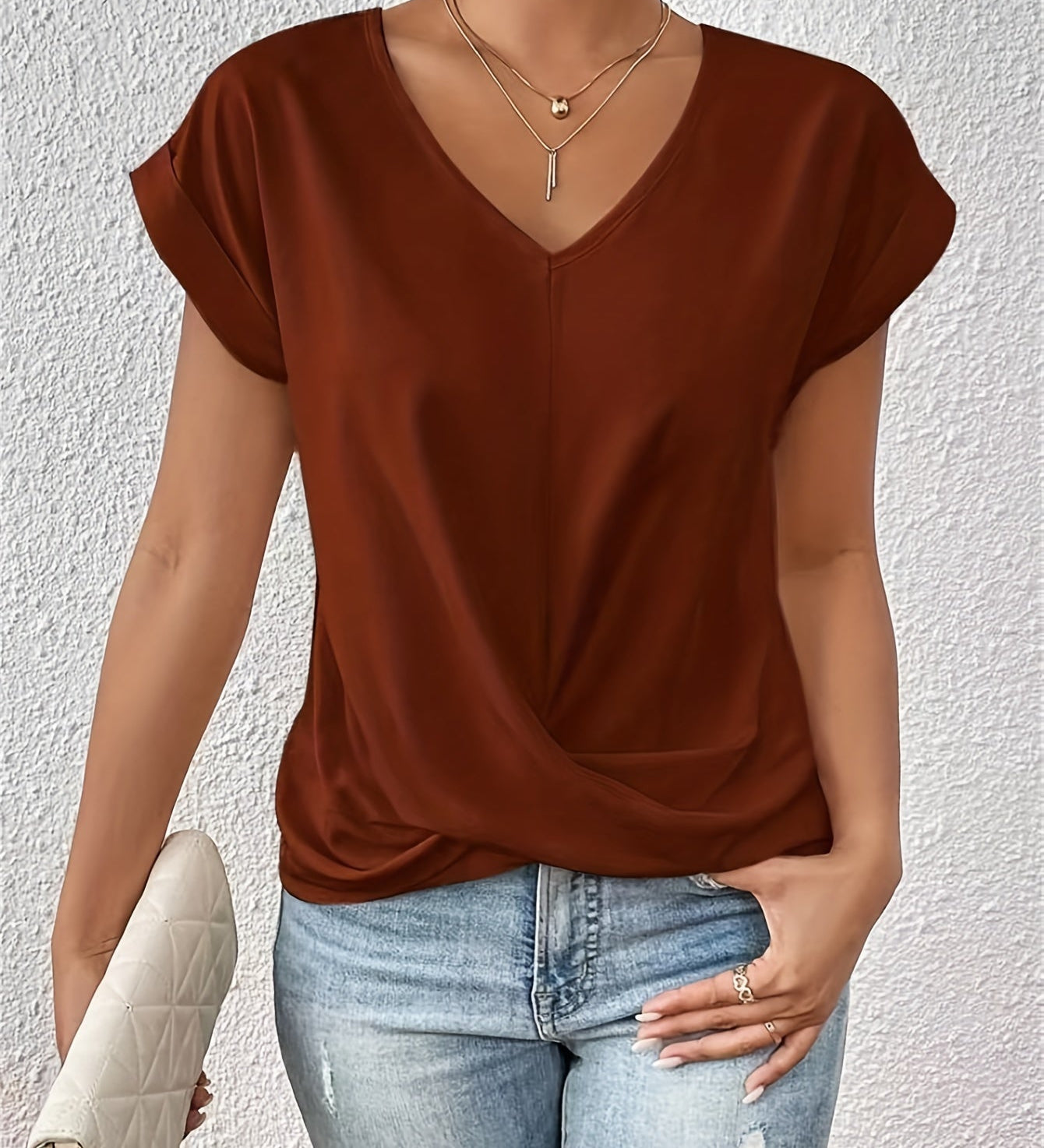 CLEO™ – CHIK OG AFSLAPPET T-SHIRT